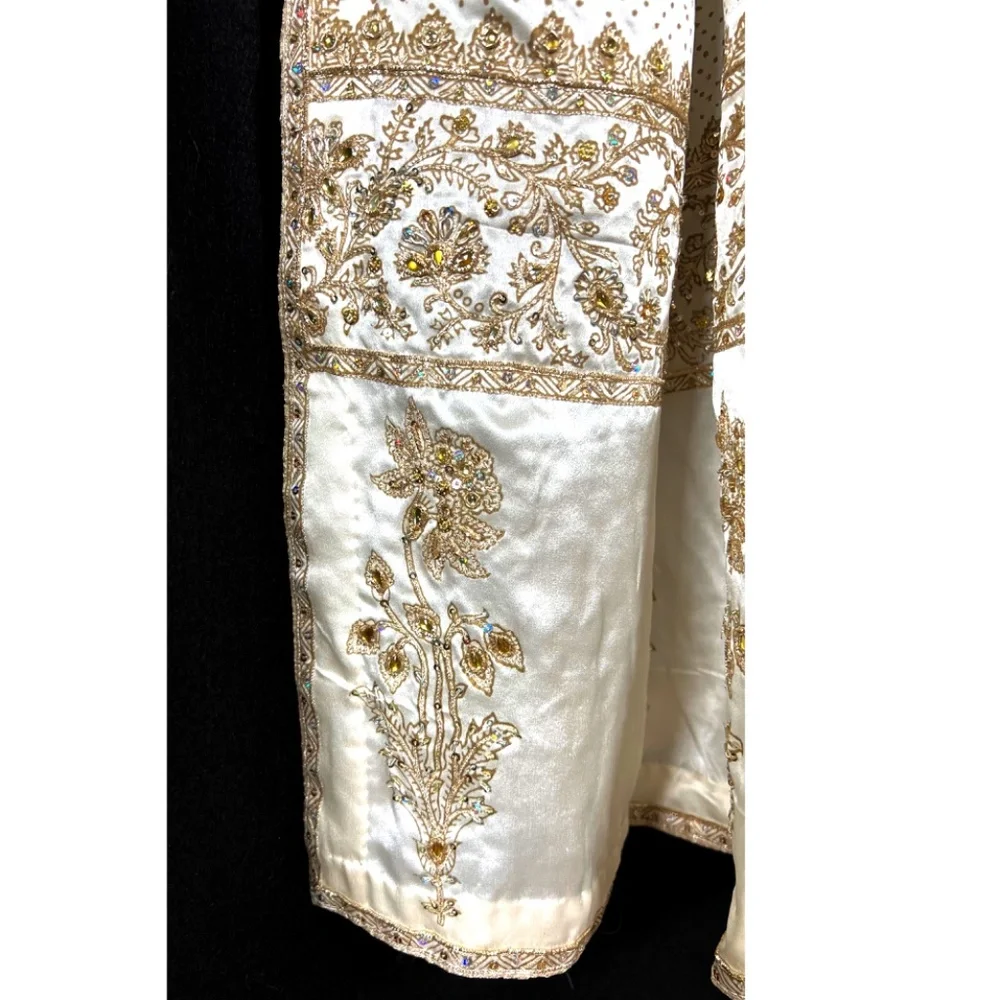 BRIDAL/Special Occasion LEHENGA CHOLI - Hand Embroidery CUSTOM DESIGNER - [NEW]! - Picture 6 of 7
